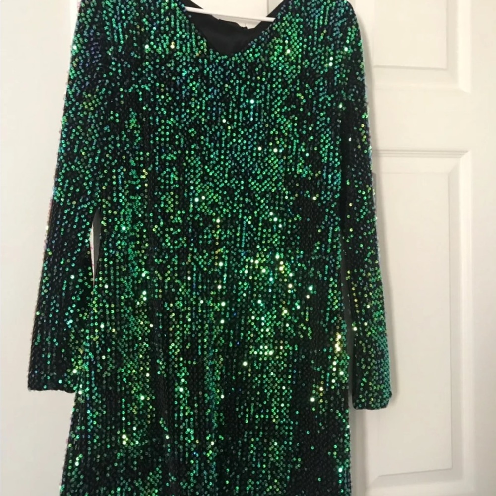 Green sequins party dress